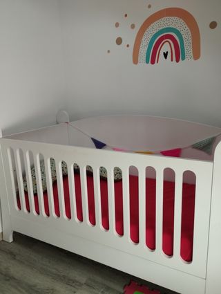 Preciosa cuna cama niña