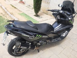 KYMCO Ak 550