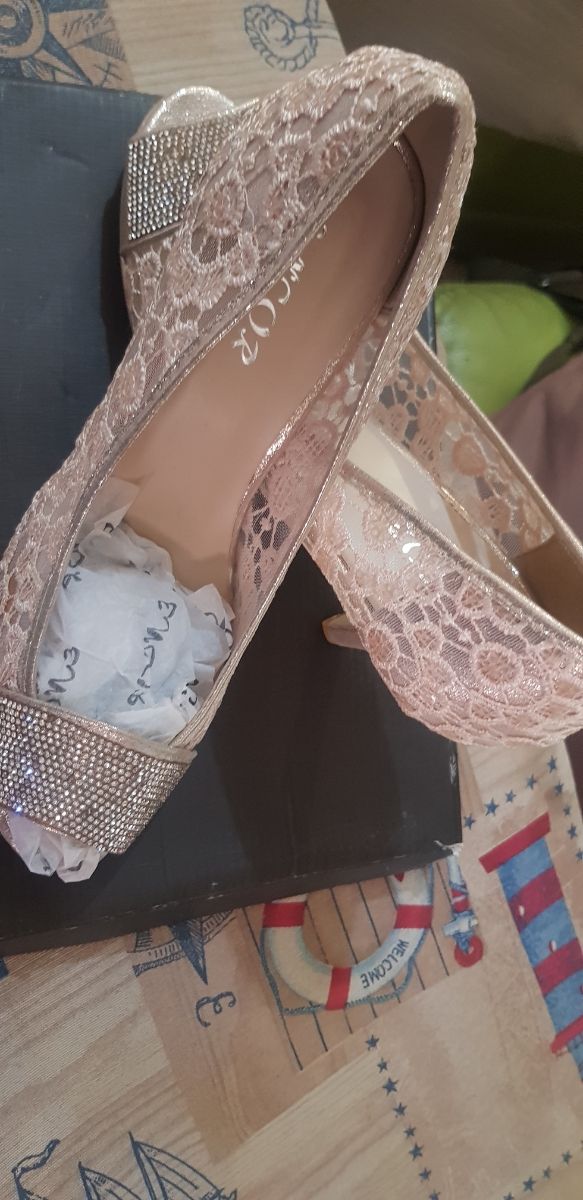 Zapatos nuevos encaje