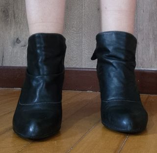 Botines de piel negros con tacón