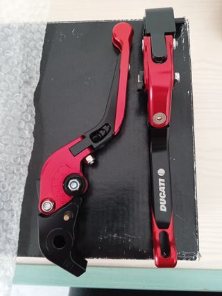 Maniquetas Ducati