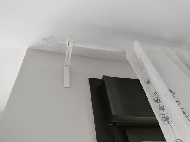 Cortinas y soportes todo de IKEA