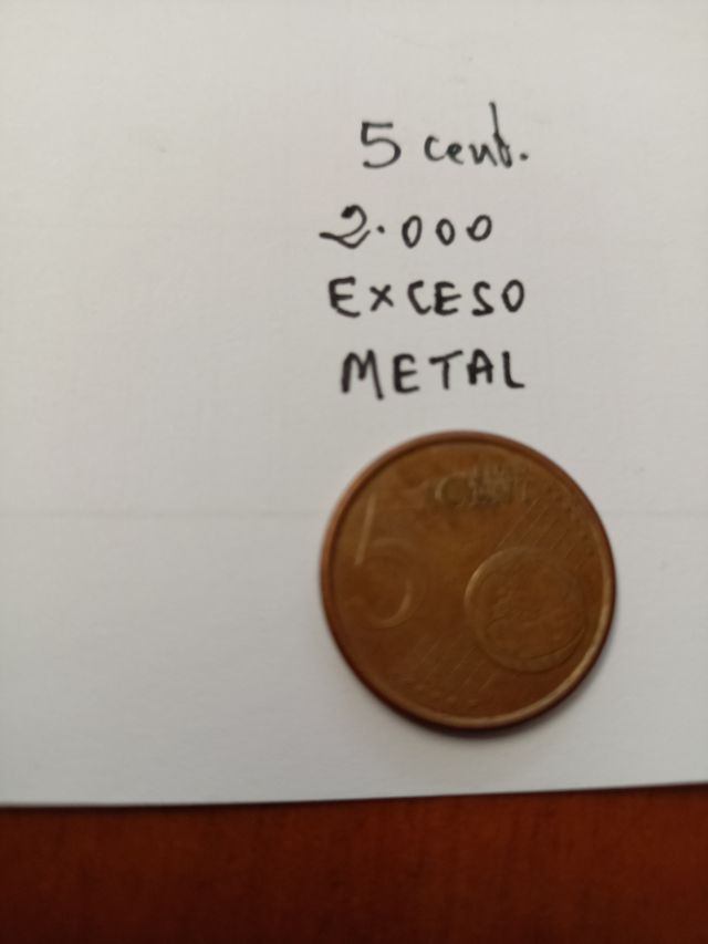 5 CÉNTIMOS 2002 CON EXCESO DE METAL