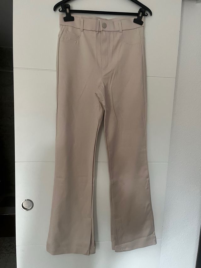 Pantalón flare beige Stradivarius