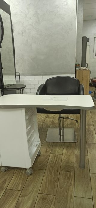 Alquilo Espacio/Mesa en Peluquería