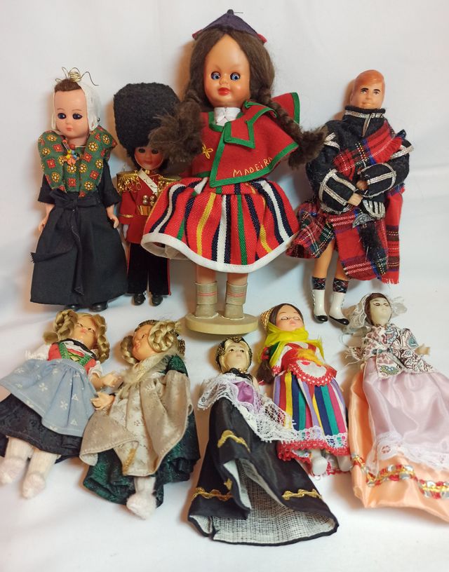 Lote de muñecos antiguos