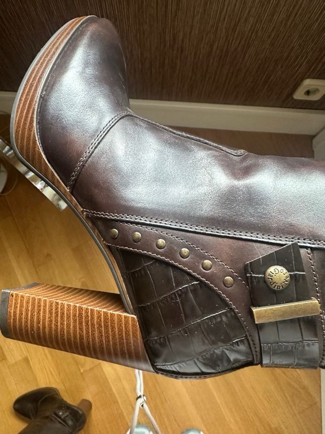 Botas altas de piel marron con plataforma