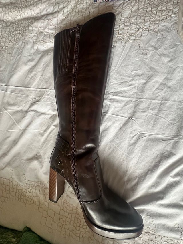 Botas altas de piel marron con plataforma