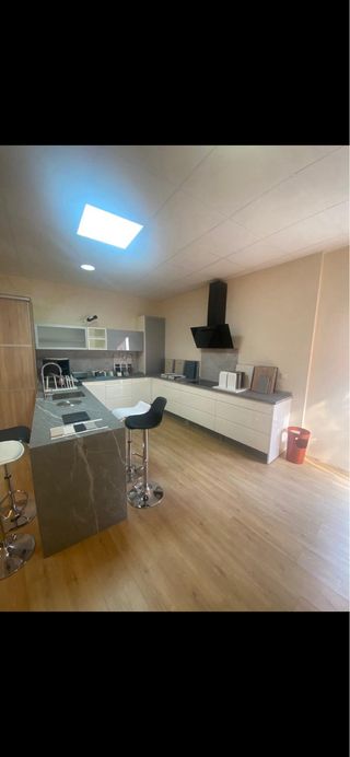 FABRICACION Y MONTAJE DE COCINAS Y ARMARIOS