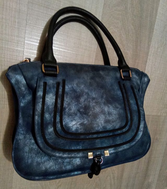 Botines con regalo de bolso.