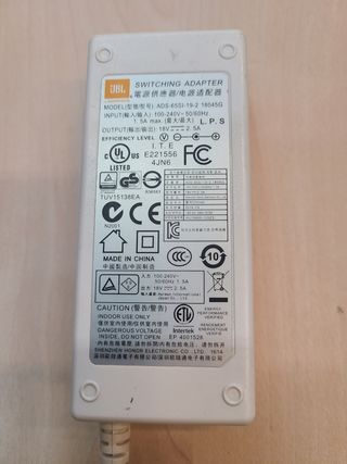 Alimentador JBL,  18 Voltios 2,5 Amp.