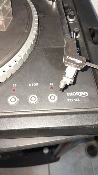 Tocadiscos Thorens 104 TD.