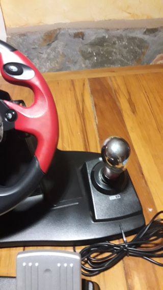 VOLANTE Y PEDALES PLAY 2