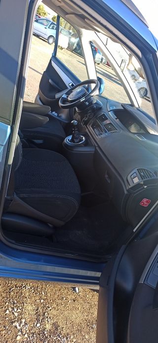 Citroen Grand C4 Picasso 2012