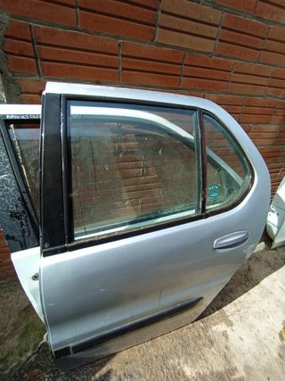 Puerta trasera izquierda tata Indigo 200