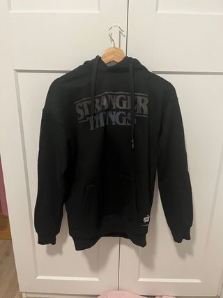 sudadera stranger things negra