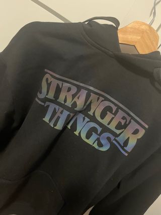 sudadera stranger things negra