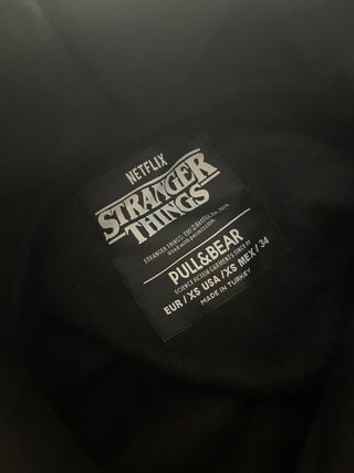sudadera stranger things negra