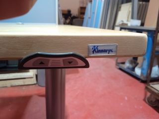 Mesa regulable en altura eléctrica