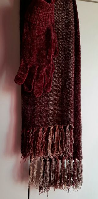 Conjunto de bufanda y guantes
