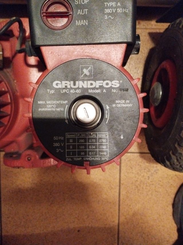 Bomba trifásica caudal contante