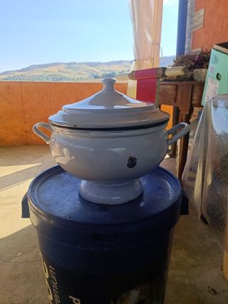 zuppiera smaltata con coperchio