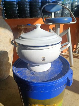 zuppiera smaltata con coperchio