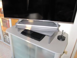 PLATAFORMA ELEVADORA Y GIRATORIA GRIS PARA TV