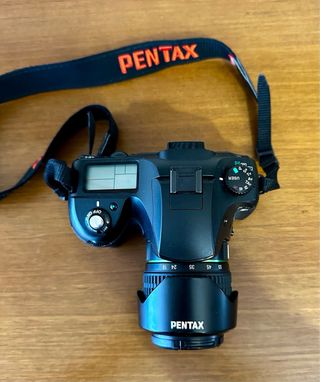 Cámara reflex digital PENTAX K10D y objetivo SIGMA