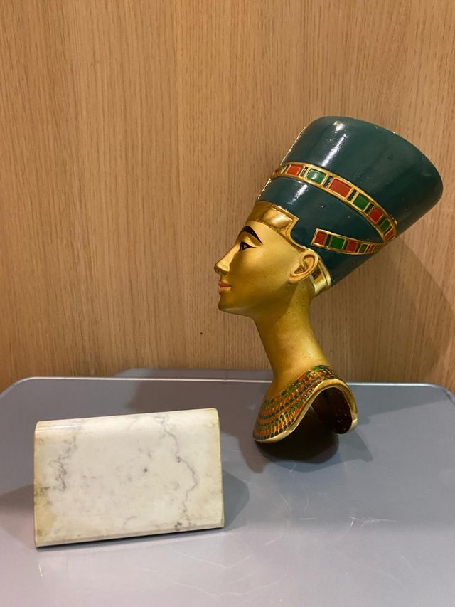 NEFERTITI BUSTO