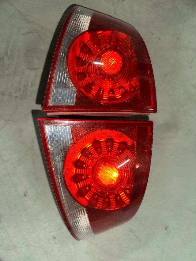 Pilotos traseros Seat Altea 2006