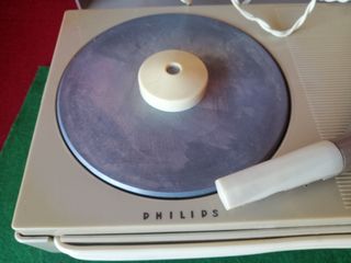 MINI PORTATIL TOCADISCOS. EN EXCELENTE ESTADO.