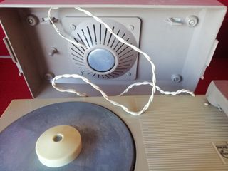 MINI PORTATIL TOCADISCOS. EN EXCELENTE ESTADO.