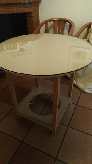 Conjunto mesa y 3 sillas 