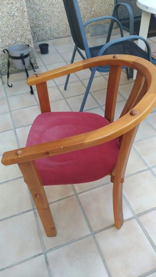 Conjunto mesa y 3 sillas 