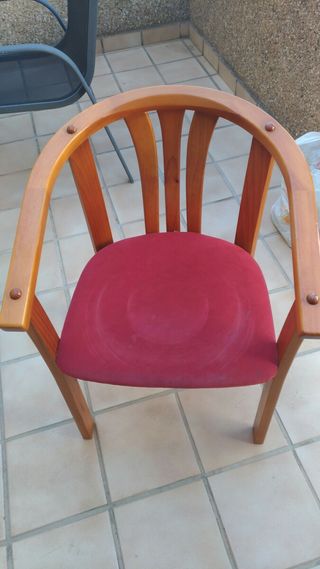 Conjunto mesa y 3 sillas 