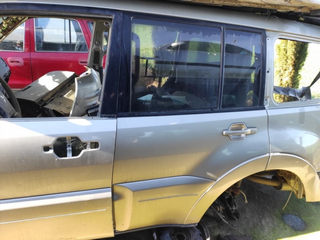 Puerta trasera izquierda Mitsubishi MONTERO y_281