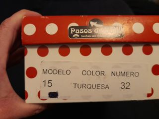 Bonito y alegre traje corto niña