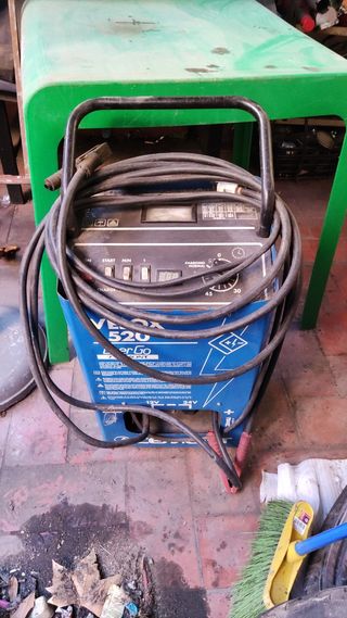 Arrancador  y cargador de batería coche, moto y ca