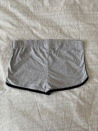 Pantalón corto de deporte gris