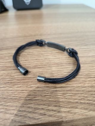 Pulsera de cuero y acero