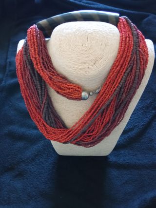 Collar coral y marfil 