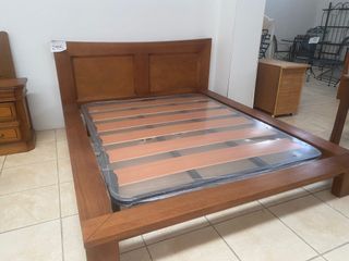 Cama matrimonio madera barnizada