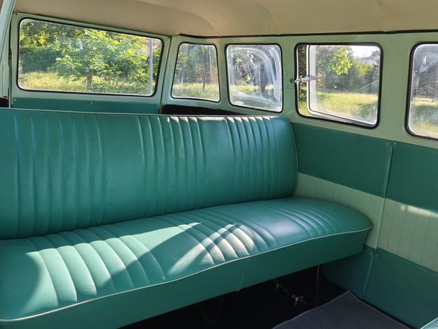 Volkswagen T1 de 1974 completamente restaurada