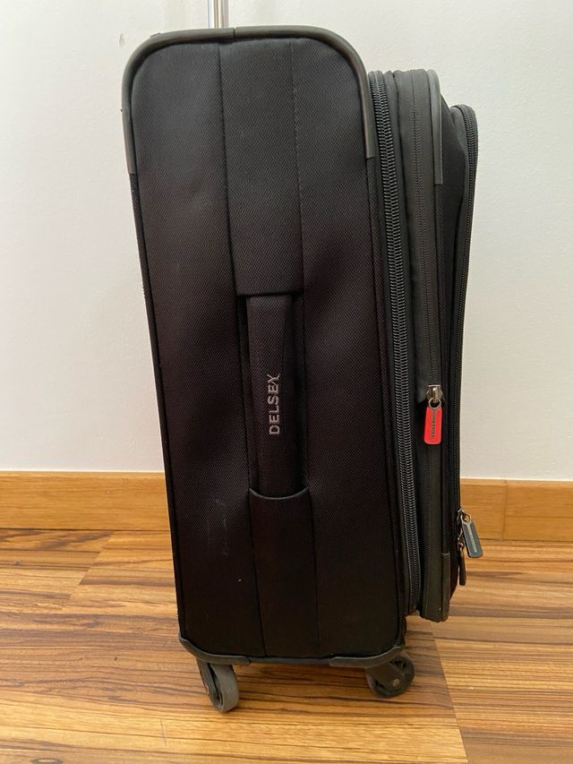 Maleta de Cabina Delsey para reparar
