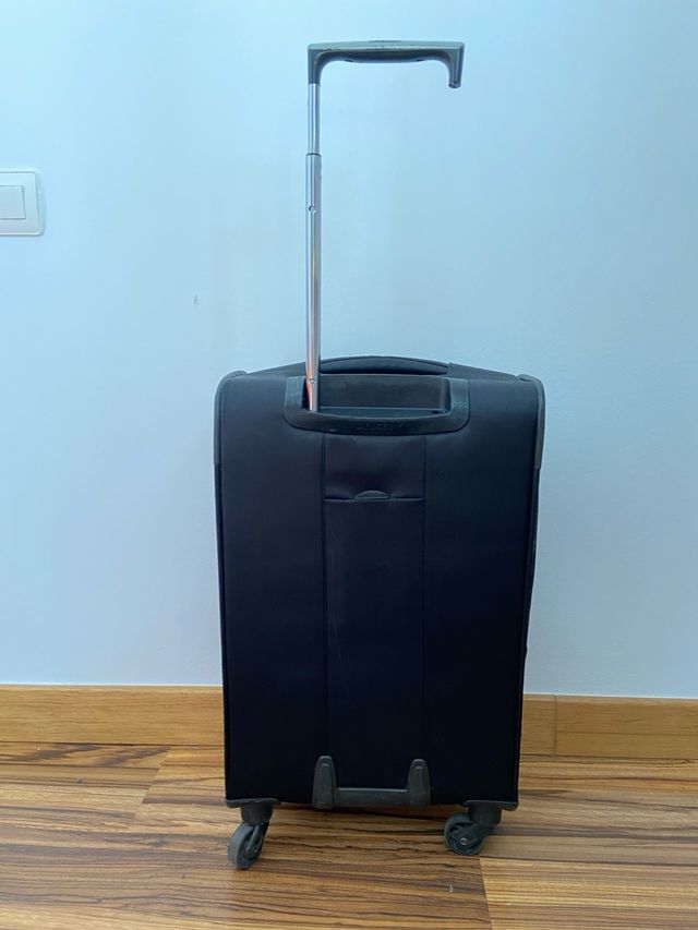 Maleta de Cabina Delsey para reparar