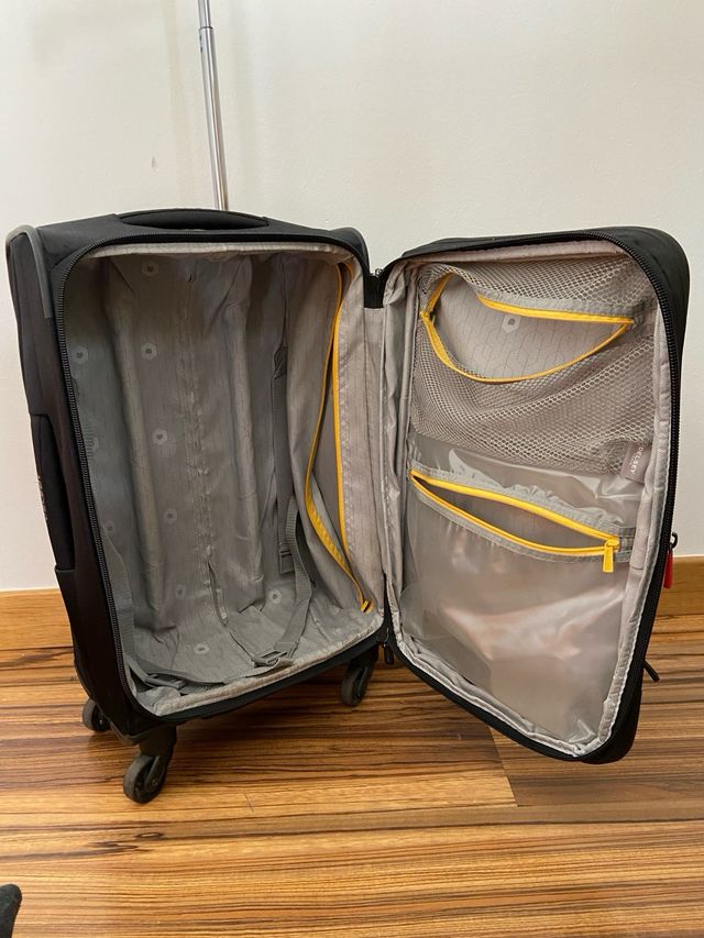 Maleta de Cabina Delsey para reparar