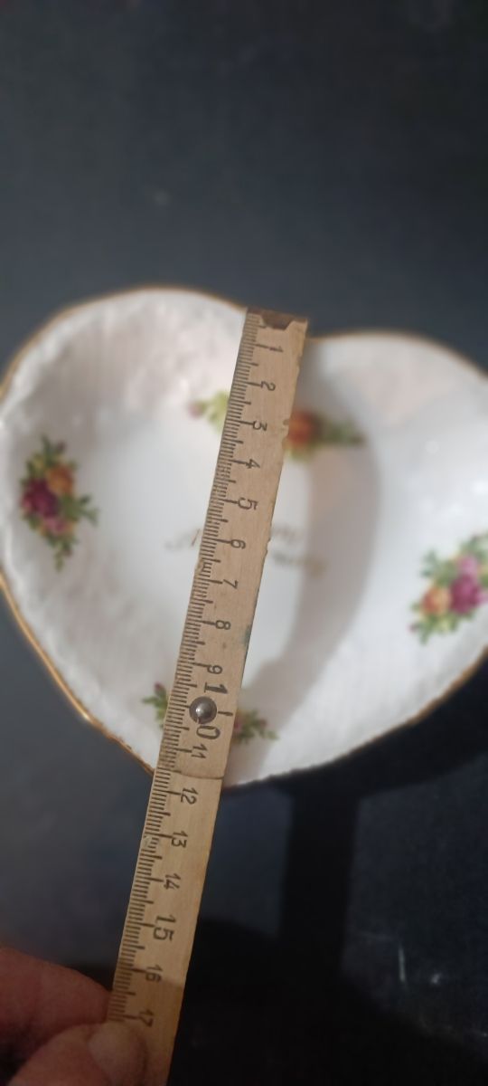 Piattino a forma di cuore royal Albert 