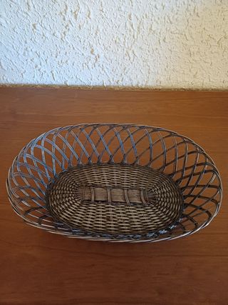 Cesto de metal.