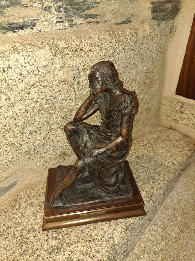 Figura escultura de bronce limitada nº11